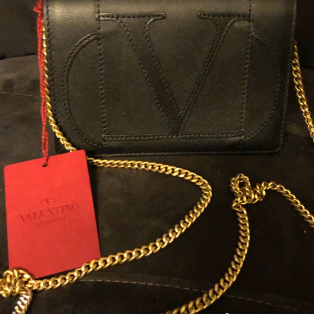 🚨SOLD🚨Valentino Garavani. SOLD ON another platform. 🥰